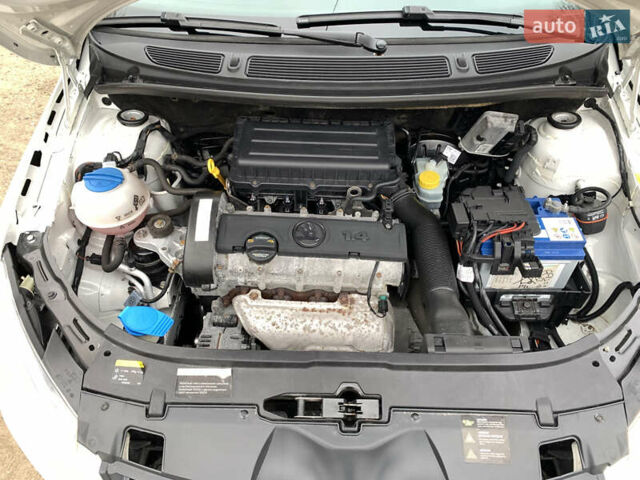 Белый Шкода Фабия, объемом двигателя 1.4 л и пробегом 210 тыс. км за 6600 $, фото 30 на Automoto.ua