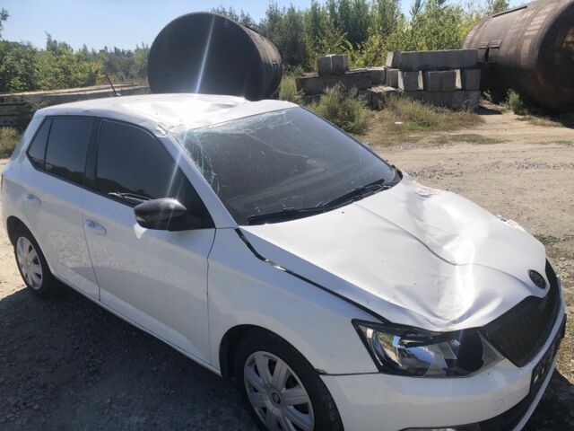 Белый Шкода Фабия, объемом двигателя 0 л и пробегом 236 тыс. км за 3000 $, фото 1 на Automoto.ua