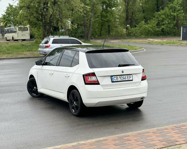 Белый Шкода Фабия, объемом двигателя 1 л и пробегом 233 тыс. км за 5350 $, фото 5 на Automoto.ua