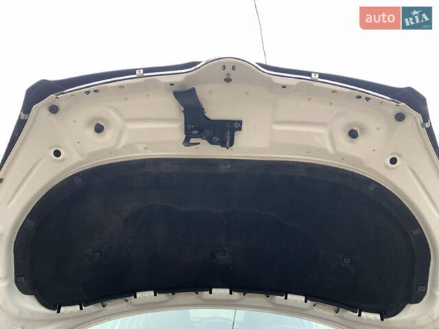 Белый Шкода Фабия, объемом двигателя 1.4 л и пробегом 210 тыс. км за 6600 $, фото 29 на Automoto.ua