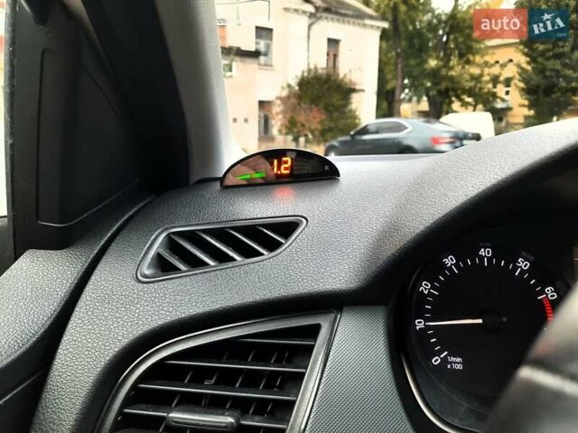 Шкода Фабия 2015 в Киеве на Automoto.ua Белый Шкода Фабия, объемом двигателя 1 л и пробегом 230 тыс. км за 5299 $, фото 36 на Automoto.ua