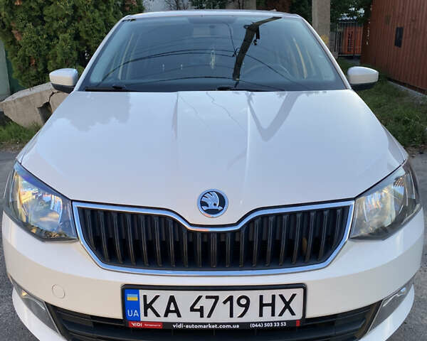 Белый Шкода Фабия, объемом двигателя 1.2 л и пробегом 162 тыс. км за 8000 $, фото 1 на Automoto.ua