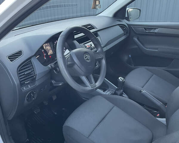 Білий Шкода Фабія, об'ємом двигуна 1 л та пробігом 168 тис. км за 7000 $, фото 2 на Automoto.ua