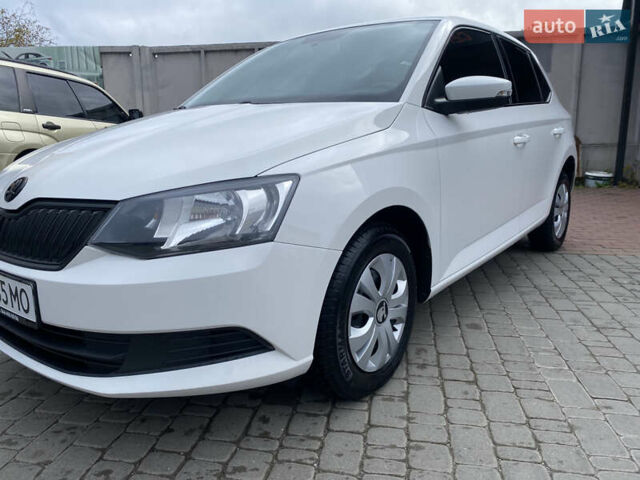 Белый Шкода Фабия, объемом двигателя 1 л и пробегом 176 тыс. км за 6900 $, фото 1 на Automoto.ua