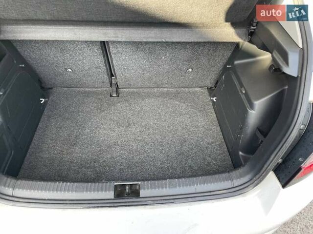 Шкода Фабия 2016 в Львове на Automoto.ua Белый Шкода Фабия, объемом двигателя 1.2 л и пробегом 184 тыс. км за 6400 $, фото 2 на Automoto.ua