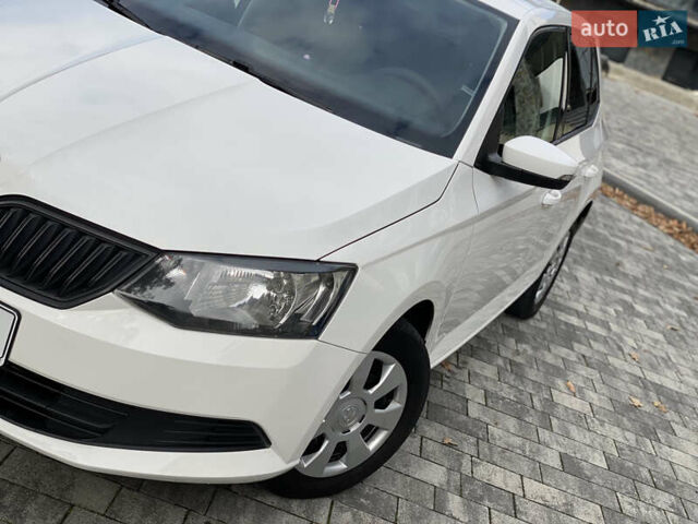 Белый Шкода Фабия, объемом двигателя 1 л и пробегом 203 тыс. км за 5900 $, фото 4 на Automoto.ua