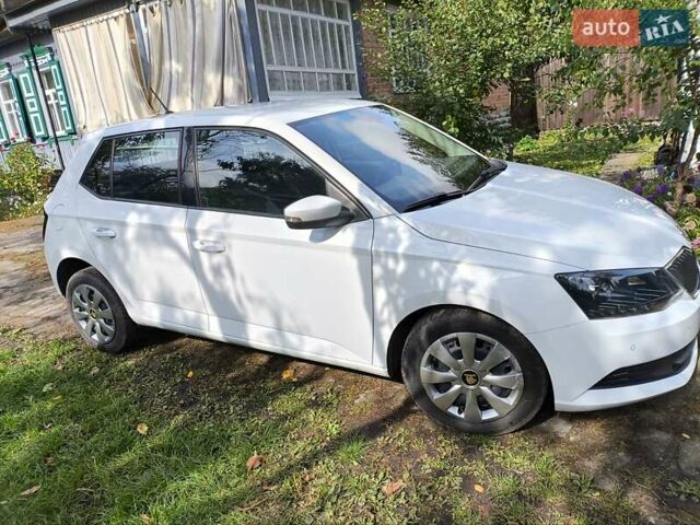 Белый Шкода Фабия, объемом двигателя 1 л и пробегом 56 тыс. км за 8600 $, фото 7 на Automoto.ua