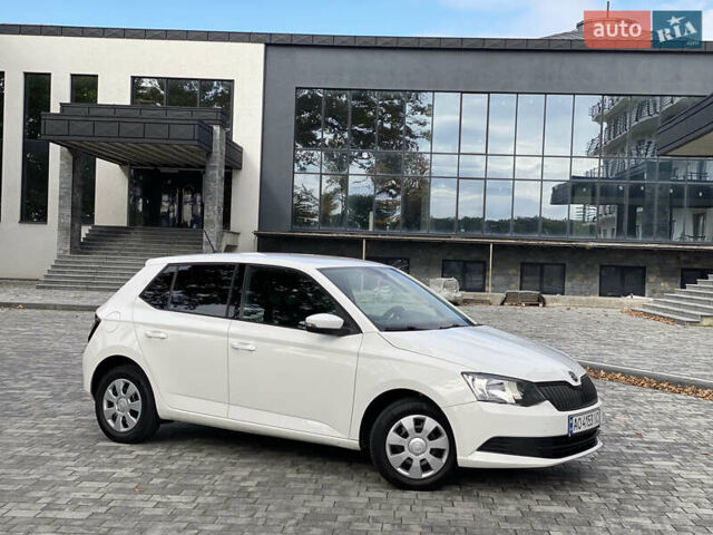 Белый Шкода Фабия, объемом двигателя 1 л и пробегом 203 тыс. км за 5900 $, фото 1 на Automoto.ua