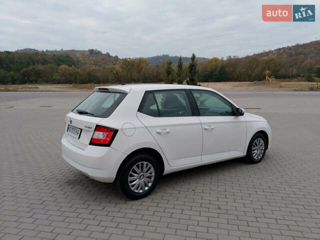 Белый Шкода Фабия, объемом двигателя 1.2 л и пробегом 112 тыс. км за 7500 $, фото 1 на Automoto.ua