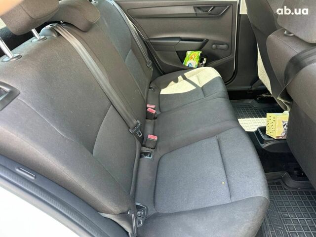 Белый Шкода Фабия, объемом двигателя 1.4 л и пробегом 230 тыс. км за 7490 $, фото 13 на Automoto.ua