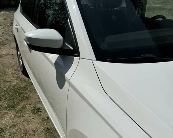 Белый Шкода Фабия, объемом двигателя 1.2 л и пробегом 160 тыс. км за 7500 $, фото 8 на Automoto.ua