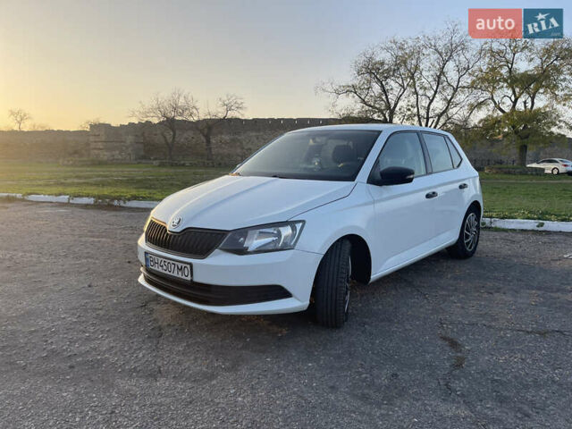 Белый Шкода Фабия, объемом двигателя 1.42 л и пробегом 233 тыс. км за 7000 $, фото 5 на Automoto.ua