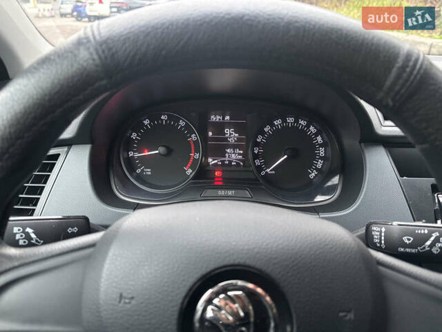 Белый Шкода Фабия, объемом двигателя 1 л и пробегом 97 тыс. км за 7400 $, фото 7 на Automoto.ua
