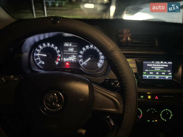 Белый Шкода Фабия, объемом двигателя 1.42 л и пробегом 233 тыс. км за 7000 $, фото 1 на Automoto.ua