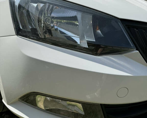 Белый Шкода Фабия, объемом двигателя 1.2 л и пробегом 160 тыс. км за 7500 $, фото 12 на Automoto.ua