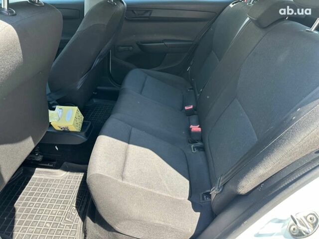 Белый Шкода Фабия, объемом двигателя 1.4 л и пробегом 230 тыс. км за 7490 $, фото 10 на Automoto.ua