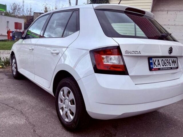 Белый Шкода Фабия, объемом двигателя 1 л и пробегом 118 тыс. км за 6300 $, фото 1 на Automoto.ua