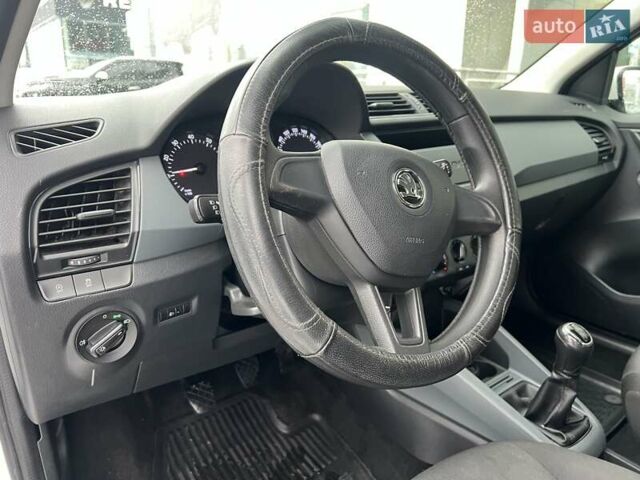 Білий Шкода Фабія, об'ємом двигуна 1 л та пробігом 174 тис. км за 6335 $, фото 10 на Automoto.ua