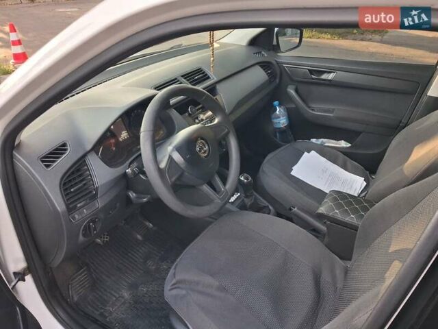Белый Шкода Фабия, объемом двигателя 1 л и пробегом 119 тыс. км за 7200 $, фото 4 на Automoto.ua
