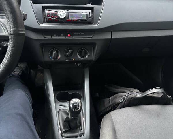 Белый Шкода Фабия, объемом двигателя 1 л и пробегом 97 тыс. км за 7400 $, фото 9 на Automoto.ua