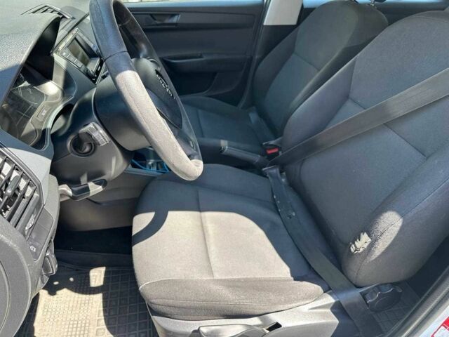 Белый Шкода Фабия, объемом двигателя 1.4 л и пробегом 230 тыс. км за 6990 $, фото 18 на Automoto.ua