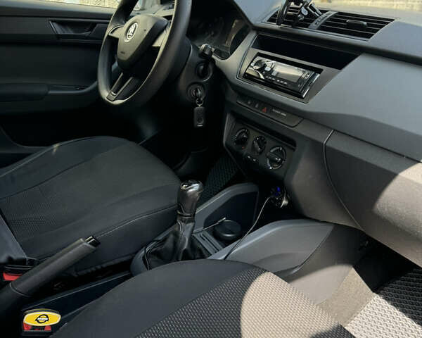 Белый Шкода Фабия, объемом двигателя 1.2 л и пробегом 160 тыс. км за 7500 $, фото 14 на Automoto.ua