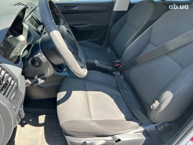 Белый Шкода Фабия, объемом двигателя 1.4 л и пробегом 230 тыс. км за 7490 $, фото 18 на Automoto.ua