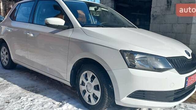 Белый Шкода Фабия, объемом двигателя 1.2 л и пробегом 182 тыс. км за 6900 $, фото 3 на Automoto.ua
