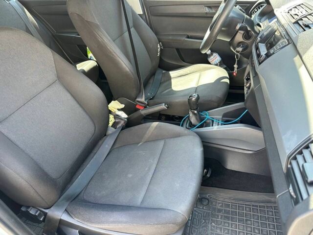 Белый Шкода Фабия, объемом двигателя 1.4 л и пробегом 230 тыс. км за 7490 $, фото 16 на Automoto.ua