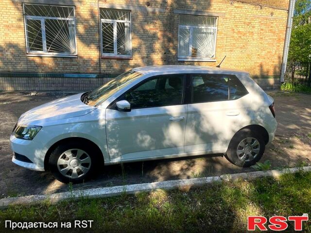 Белый Шкода Фабия, объемом двигателя 1 л и пробегом 148 тыс. км за 6599 $, фото 1 на Automoto.ua