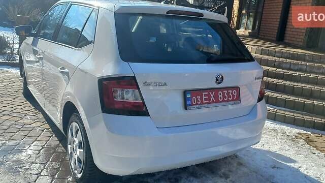 Белый Шкода Фабия, объемом двигателя 1.2 л и пробегом 182 тыс. км за 6900 $, фото 6 на Automoto.ua
