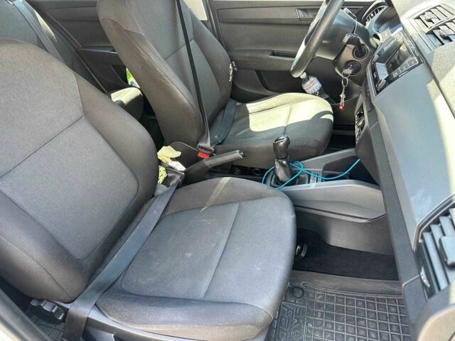 Белый Шкода Фабия, объемом двигателя 1.4 л и пробегом 230 тыс. км за 6990 $, фото 16 на Automoto.ua