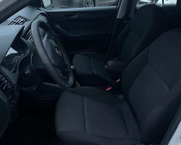 Білий Шкода Фабія, об'ємом двигуна 1 л та пробігом 118 тис. км за 6900 $, фото 6 на Automoto.ua