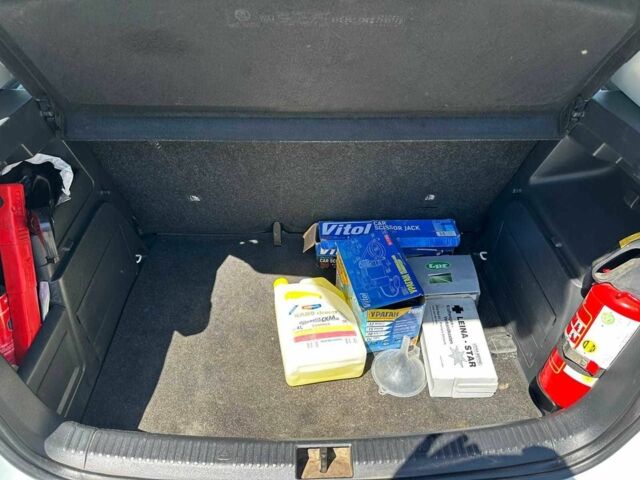 Белый Шкода Фабия, объемом двигателя 1.4 л и пробегом 230 тыс. км за 6990 $, фото 12 на Automoto.ua