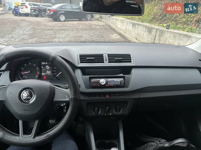 Белый Шкода Фабия, объемом двигателя 1 л и пробегом 97 тыс. км за 7400 $, фото 8 на Automoto.ua