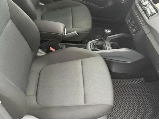 Белый Шкода Фабия, объемом двигателя 1 л и пробегом 118 тыс. км за 6300 $, фото 5 на Automoto.ua