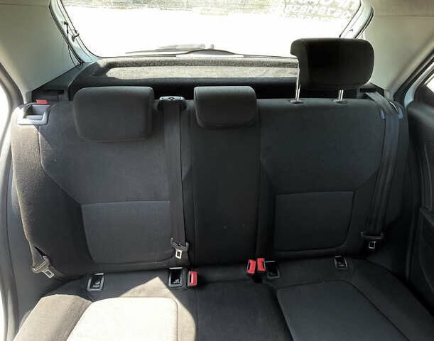 Белый Шкода Фабия, объемом двигателя 1.42 л и пробегом 233 тыс. км за 7000 $, фото 10 на Automoto.ua