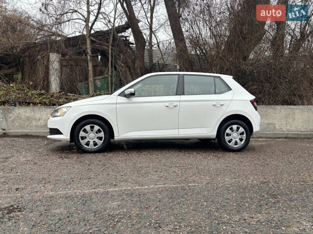 Белый Шкода Фабия, объемом двигателя 1 л и пробегом 97 тыс. км за 7400 $, фото 2 на Automoto.ua