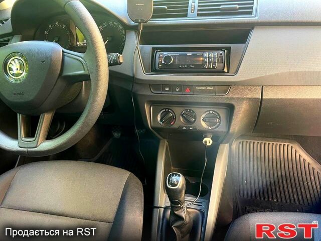 Белый Шкода Фабия, объемом двигателя 1 л и пробегом 148 тыс. км за 6599 $, фото 5 на Automoto.ua