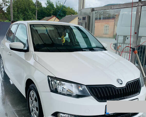 Белый Шкода Фабия, объемом двигателя 1.2 л и пробегом 160 тыс. км за 7500 $, фото 10 на Automoto.ua