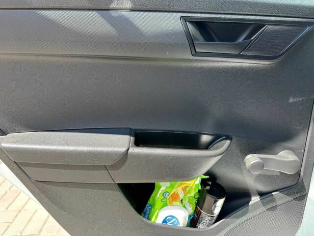 Белый Шкода Фабия, объемом двигателя 1.4 л и пробегом 230 тыс. км за 6990 $, фото 11 на Automoto.ua