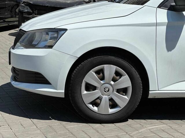 Белый Шкода Фабия, объемом двигателя 1.4 л и пробегом 230 тыс. км за 6990 $, фото 8 на Automoto.ua