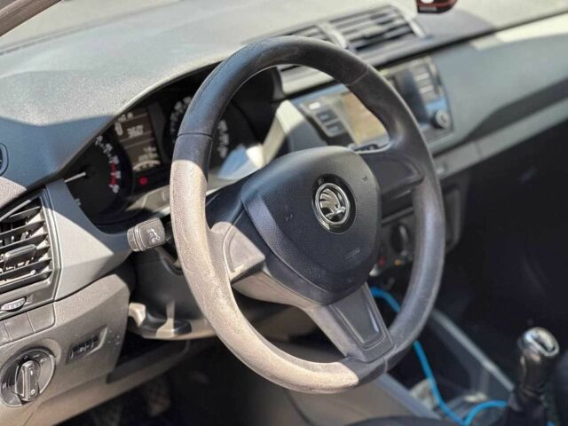 Белый Шкода Фабия, объемом двигателя 1.4 л и пробегом 230 тыс. км за 6990 $, фото 17 на Automoto.ua