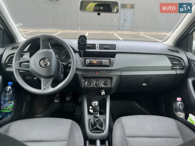 Білий Шкода Фабія, об'ємом двигуна 1 л та пробігом 148 тис. км за 6699 $, фото 10 на Automoto.ua