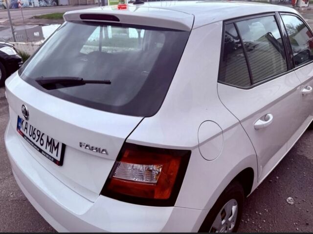 Белый Шкода Фабия, объемом двигателя 1 л и пробегом 118 тыс. км за 6300 $, фото 3 на Automoto.ua