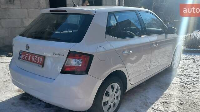 Белый Шкода Фабия, объемом двигателя 1.2 л и пробегом 182 тыс. км за 6900 $, фото 5 на Automoto.ua