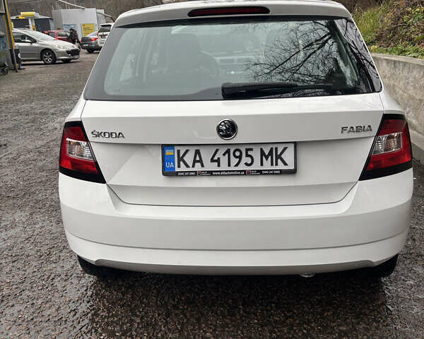 Белый Шкода Фабия, объемом двигателя 1 л и пробегом 97 тыс. км за 7400 $, фото 3 на Automoto.ua