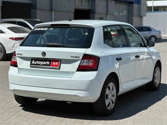Белый Шкода Фабия, объемом двигателя 1.4 л и пробегом 230 тыс. км за 6990 $, фото 4 на Automoto.ua