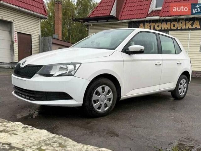 Белый Шкода Фабия, объемом двигателя 1 л и пробегом 118 тыс. км за 6300 $, фото 3 на Automoto.ua
