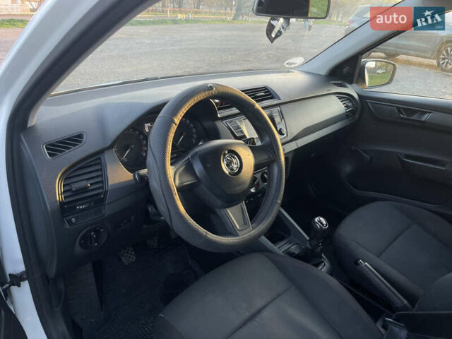 Белый Шкода Фабия, объемом двигателя 1.42 л и пробегом 233 тыс. км за 7000 $, фото 8 на Automoto.ua